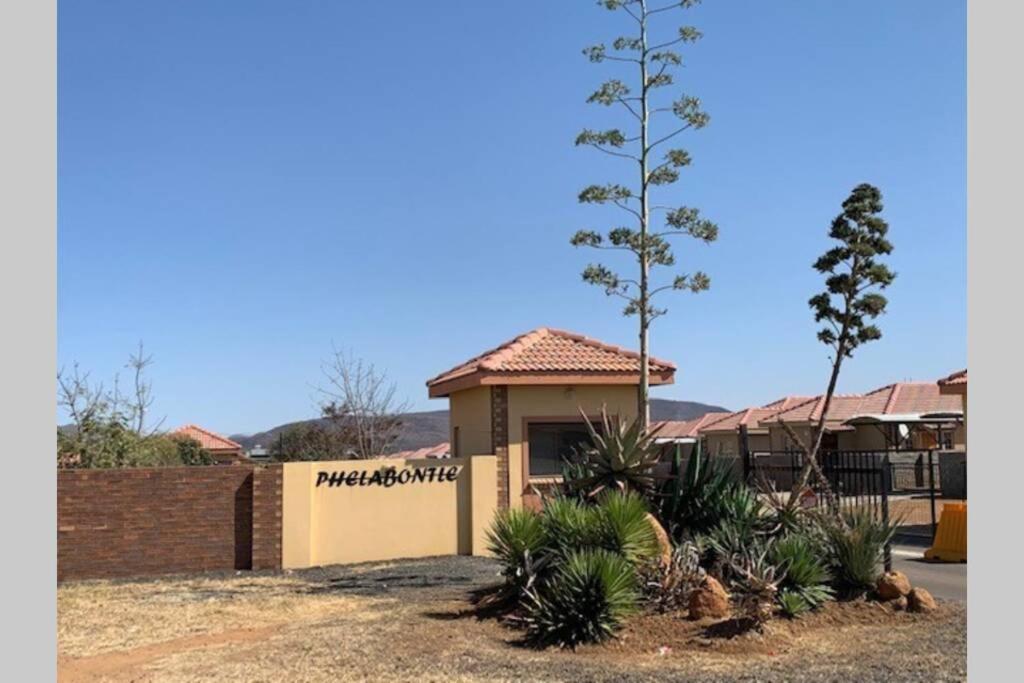 Rhino House With 3 Bedrooms Next To Pilanesberg And Sun City Mogwase Bagian luar foto