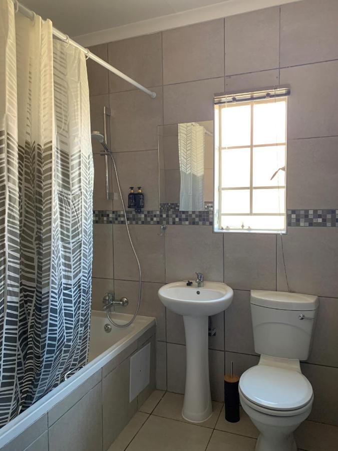 Rhino House With 3 Bedrooms Next To Pilanesberg And Sun City Mogwase Bagian luar foto