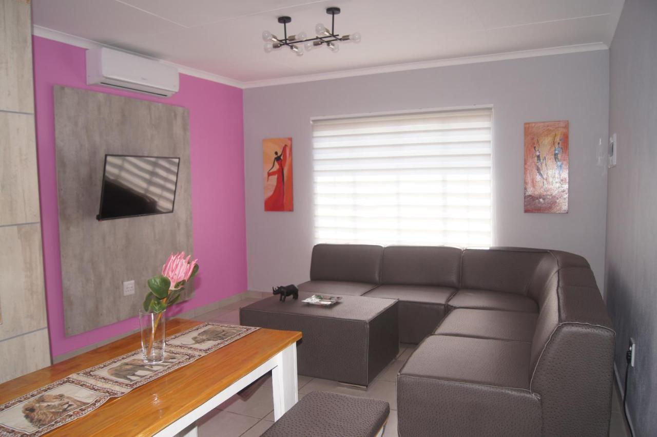 Rhino House With 3 Bedrooms Next To Pilanesberg And Sun City Mogwase Bagian luar foto